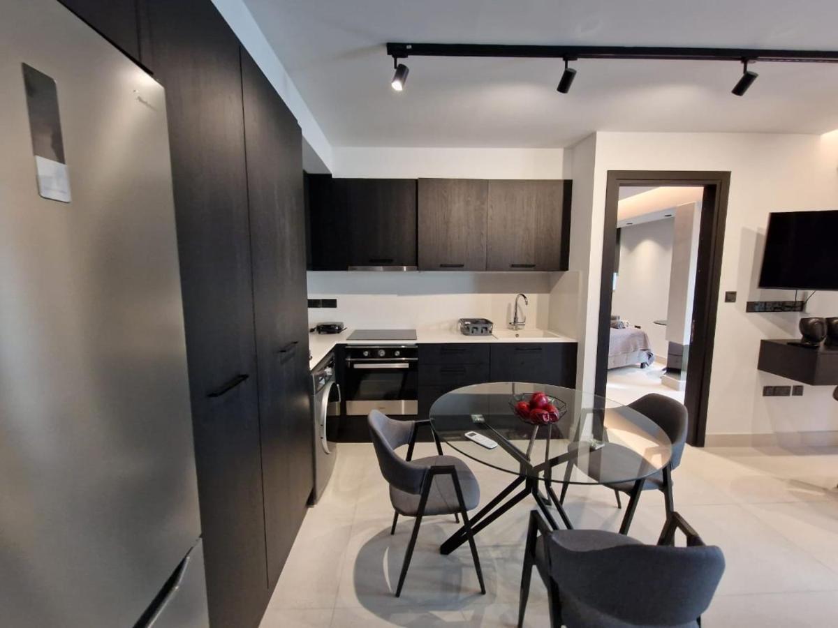Raam Luxury Suites Larnaca Exteriör bild
